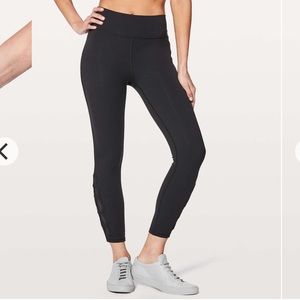 Lululemon Tied To It 7/8 Mesh Black Tight Legging